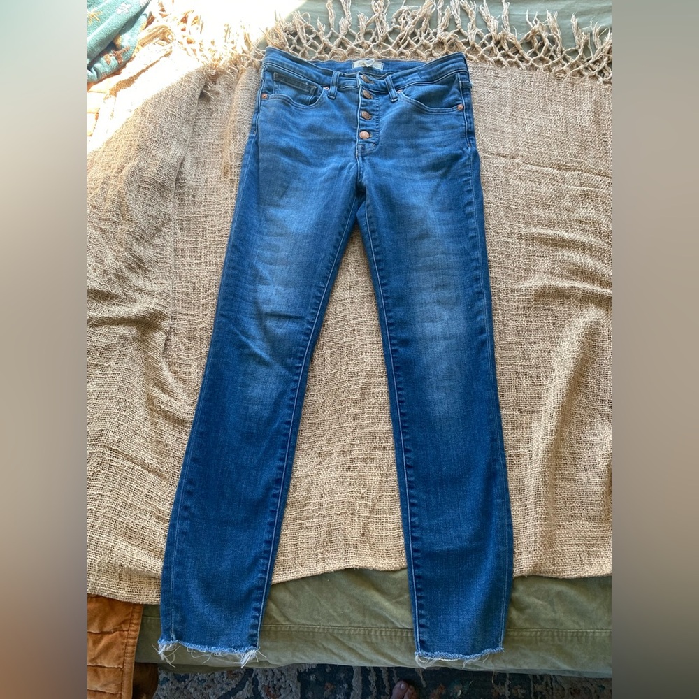 Madewell Button Fly 9” Mid Rise Med Wash Skinny Jeans Raw Hem